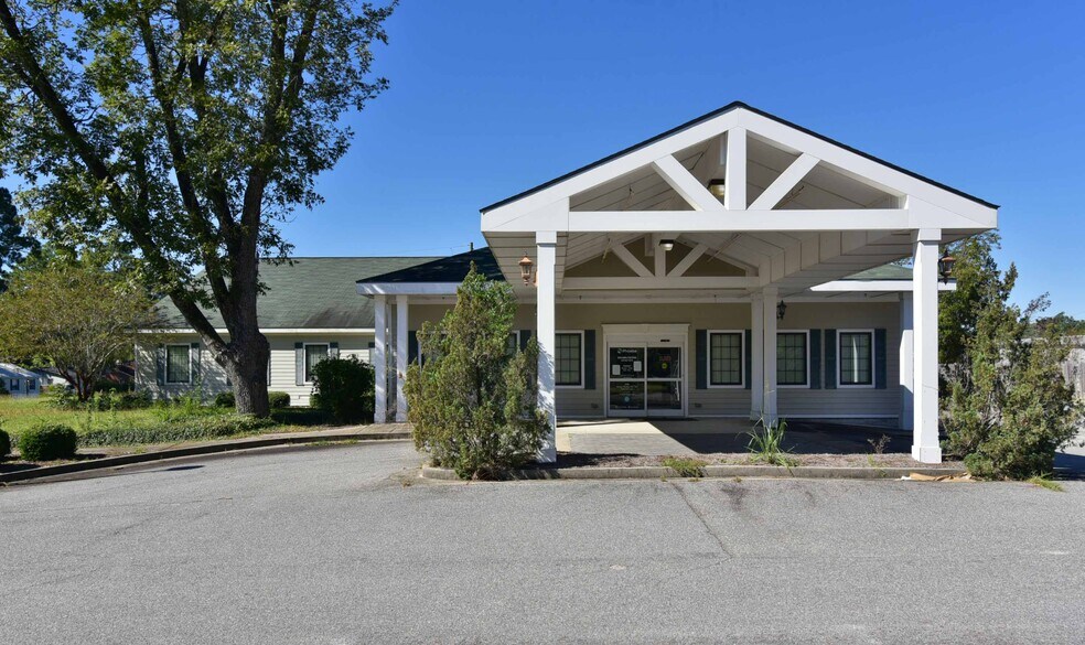 More Photos Of 354 E Washington Ave, Ashburn Healthcare For Sale