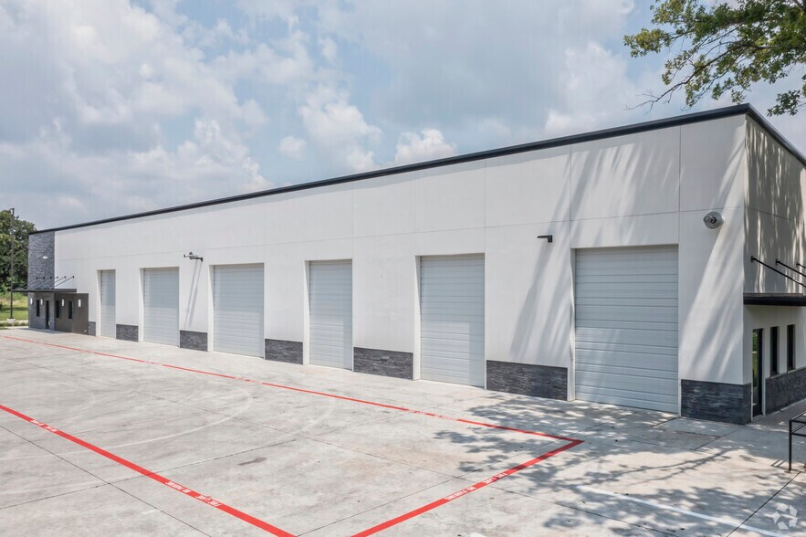 More Photos Of 2718 Virginia Cir, Denton Warehouse For Sale