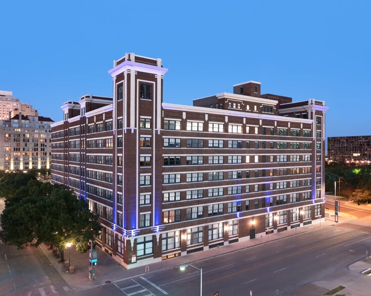 More Photos Of 900 Jackson St, Dallas Office For Lease