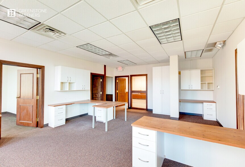 More Photos Of 104 N Oak Park Ave, Oak Park Office For Sale