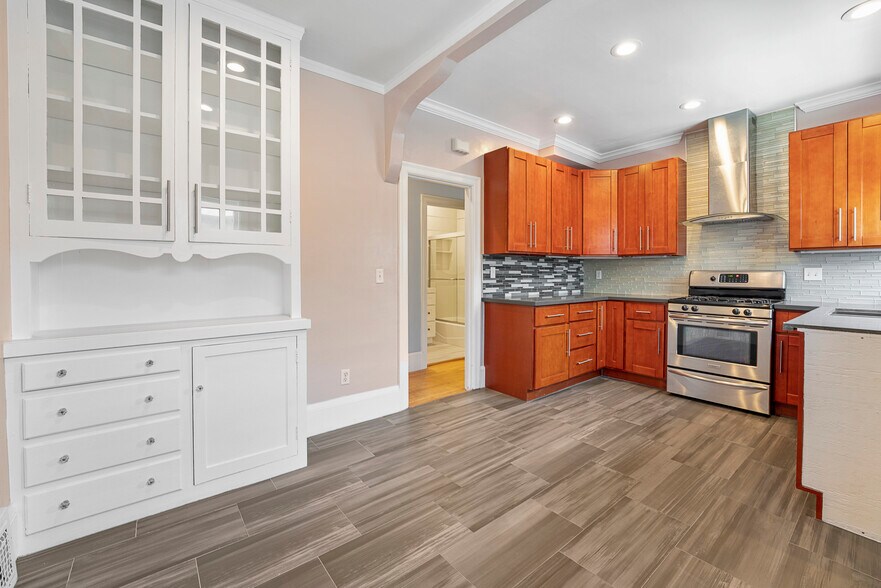 More Photos Of 256 29th St, Oakland Apartments For Sale