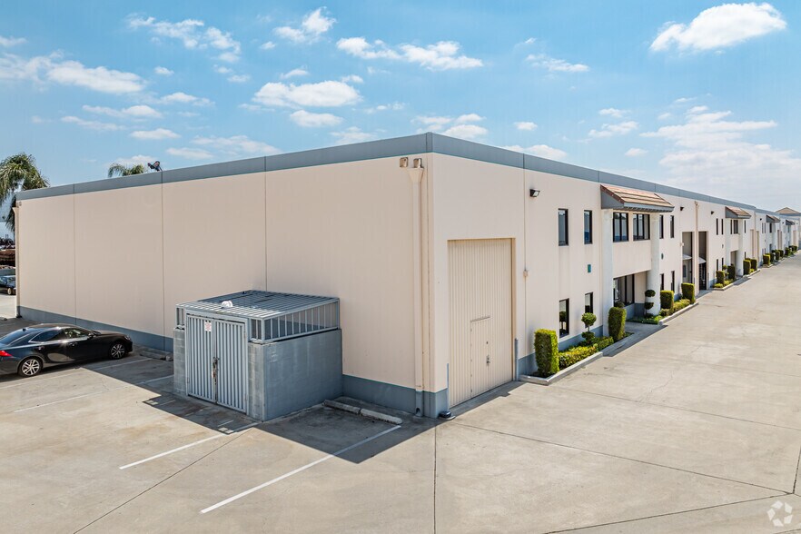 More Photos Of 11135 E Rush St, South El Monte Manufacturing For Lease