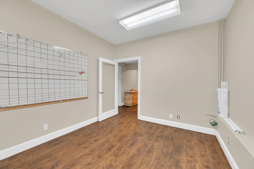 More Photos Of 224 NE 32nd Ct, Oakland Park Warehouse For Sale