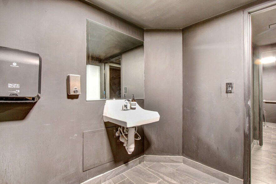 More Photos Of 950 S Broadway, Los Angeles Office For Sale