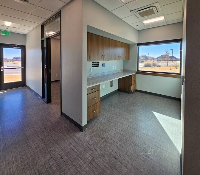 More Photos Of 6450 Central Park Blvd, Abilene Medical For Lease