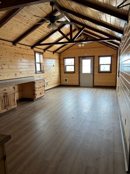 More Photos Of 1250 Strand Rd, Evansville Office Residential For Sale