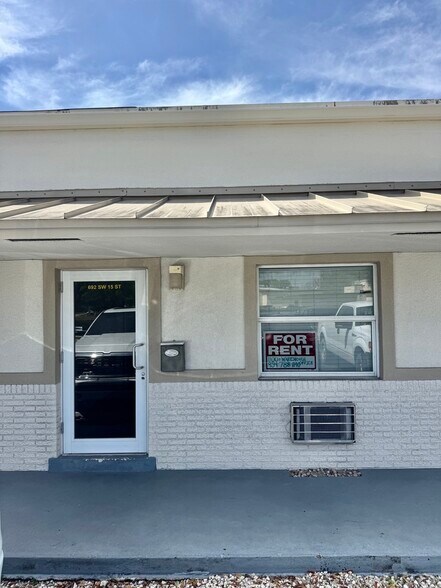 More Photos Of 692-702 SW 15th St, Pompano Beach Light Distribution For Lease