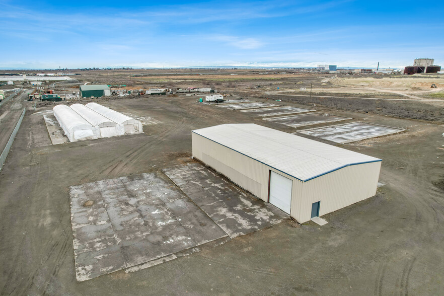 Primary Photo Of 1922 Road N NE, Moses Lake Distribution For Lease