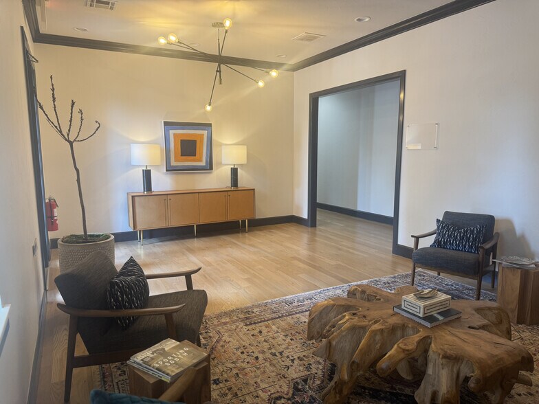 More Photos Of 7005 N Robinson Ave, Oklahoma City Office For Sale