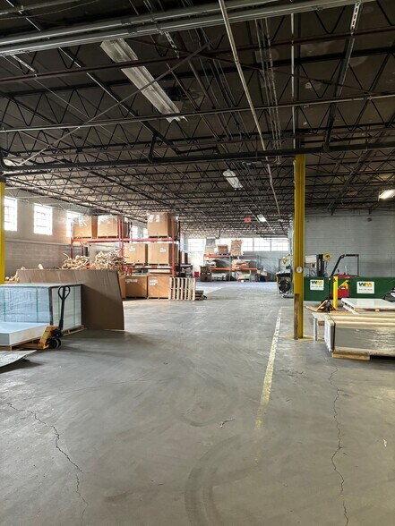 More Photos Of 224 N Maplewood Ave, Chicago Warehouse For Lease