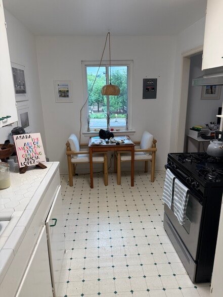 More Photos Of 1518 Parkway, Austin Multifamily For Sale