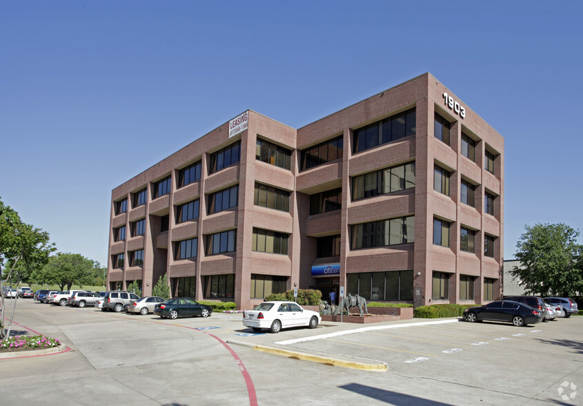 Primary Photo Of 1903 Central Dr, Bedford Coworking Space