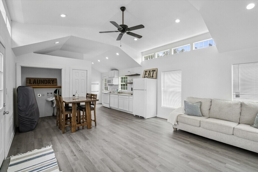 More Photos Of 1972 FM 857, Grand Saline Trailer Camper Park For Sale