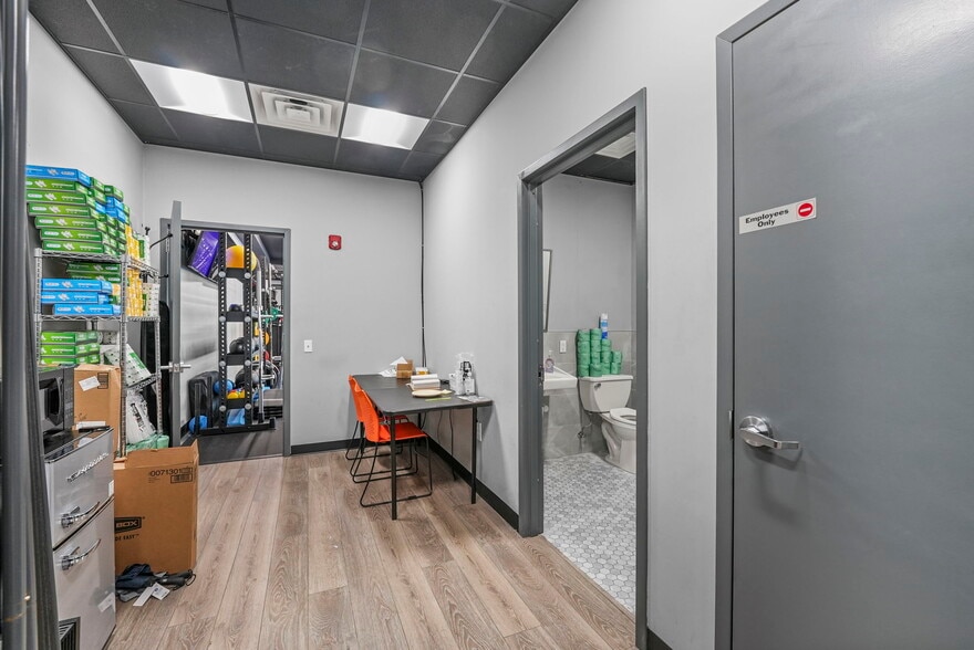 More Photos Of 530-540 Bergen Blvd, Ridgefield Office For Sale