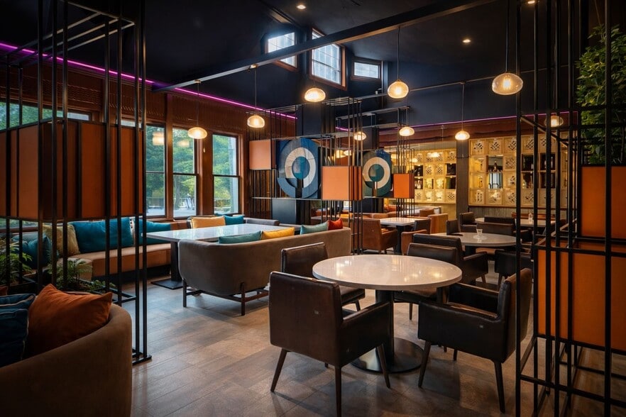 More Photos Of 160 Pawtucket Blvd, Tyngsborough Hotel For Sale