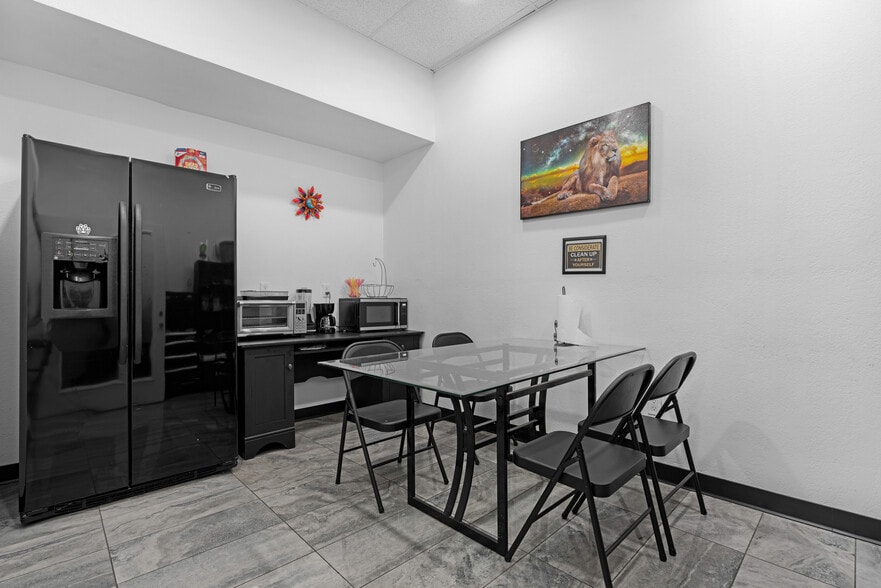 More Photos Of 4105 S Central Ave, Phoenix Freestanding For Sale