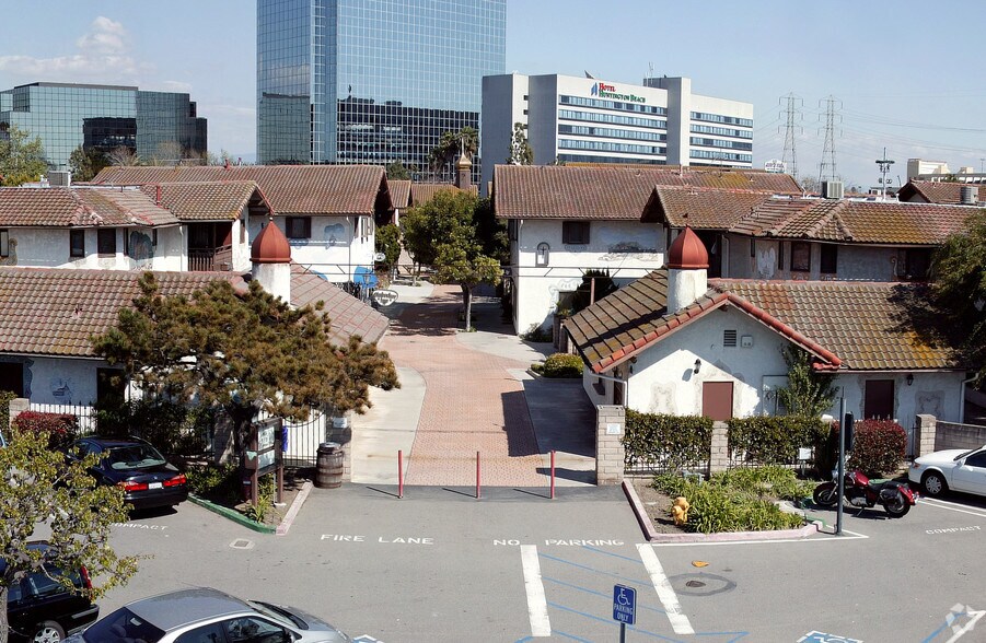 More Photos Of 7561 Center Ave, Huntington Beach Storefront For Lease