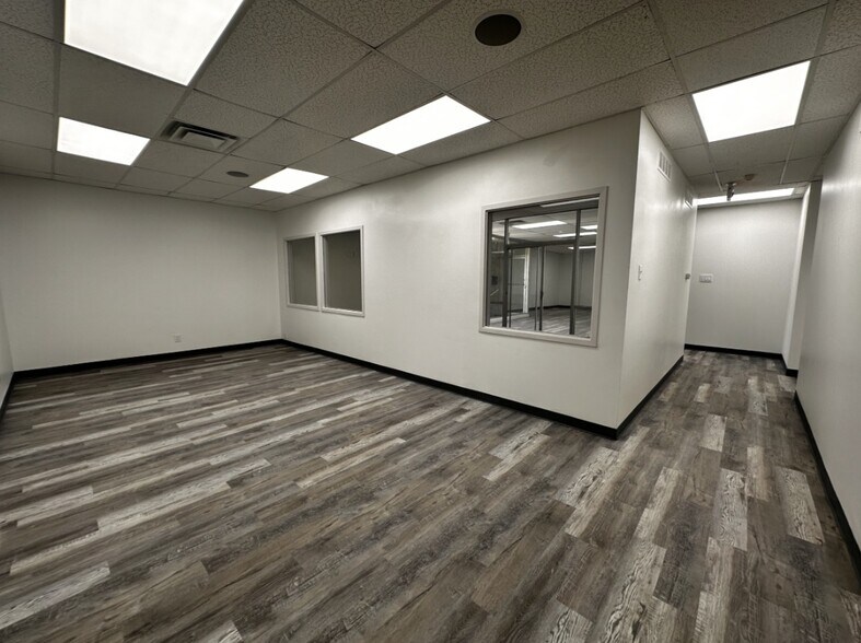 More Photos Of 1533-1555 Prudential Dr, Dallas Showroom For Lease