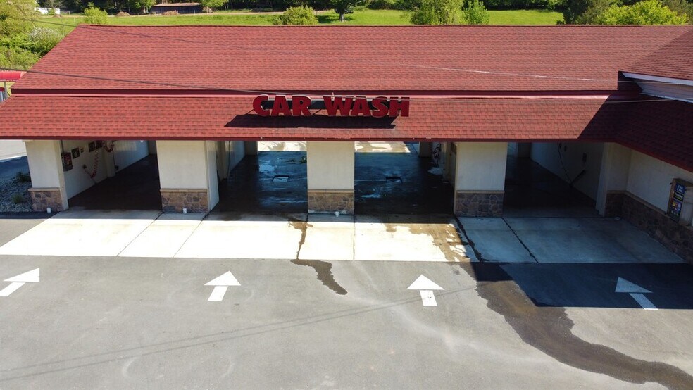 Primary Photo Of 6152 Paradise Valley Rd, Cresco Carwash For Sale
