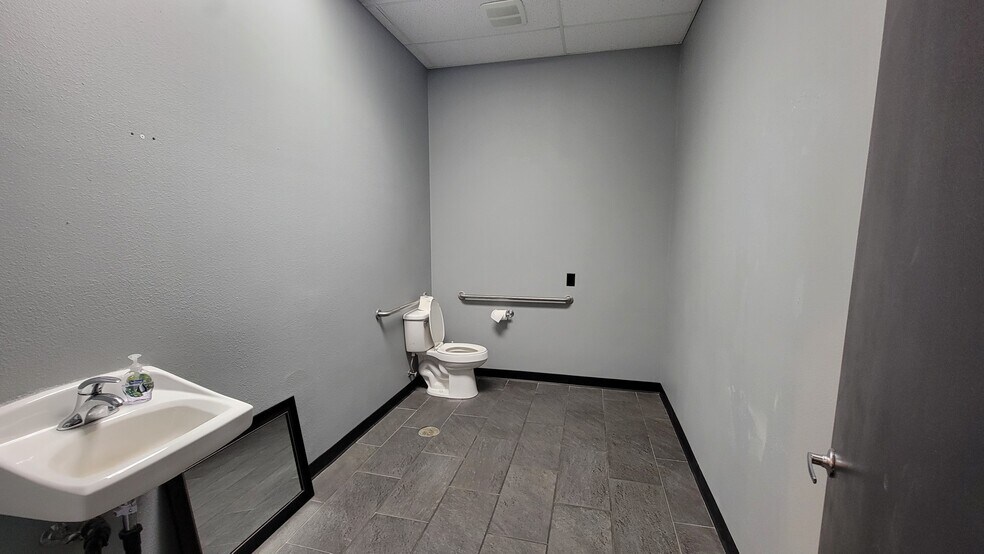 More Photos Of 5245-5251 Commercial St SE, Salem Freestanding For Lease