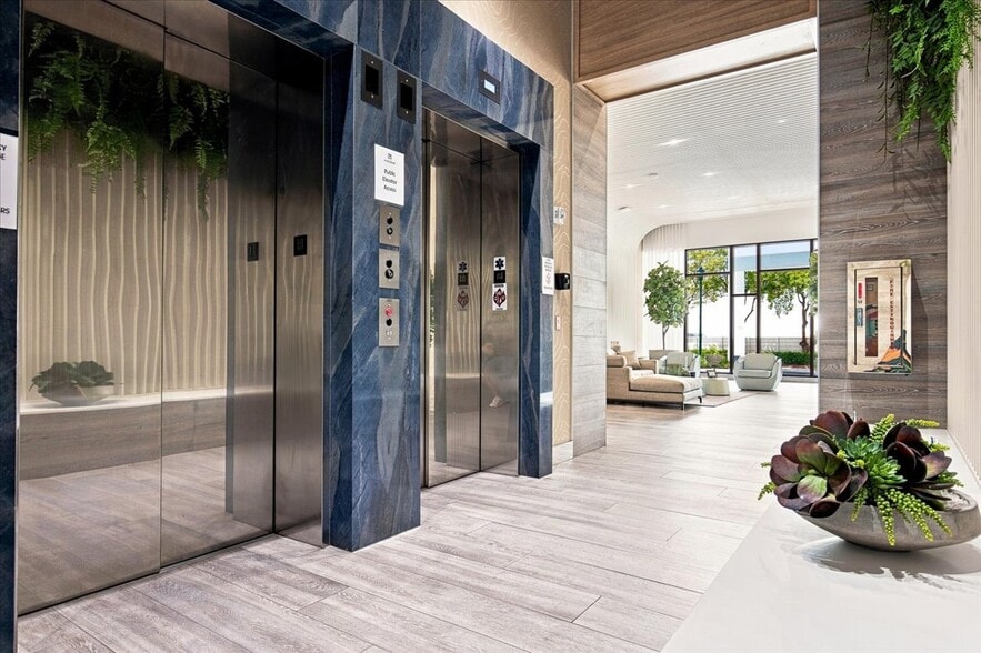 More Photos Of 2920-2950 NE 207th St, Aventura Unknown For Lease