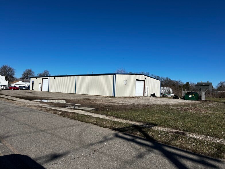 More Photos Of 505 South St, Schoolcraft Auto Repair For Lease