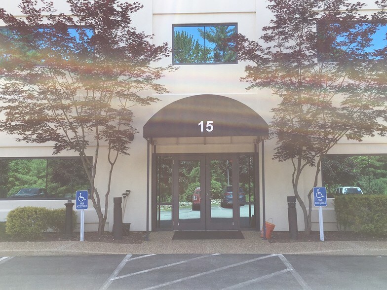 More Photos Of 15 Dartmouth Dr, Auburn Office For Lease