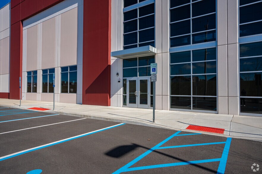 More Photos Of 101 Port Lincoln Rd, Bayonne Distribution For Lease