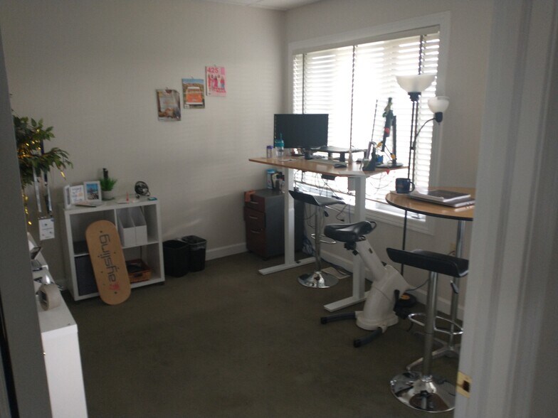 More Photos Of 131-137 Keveling Dr, Saline Medical For Lease