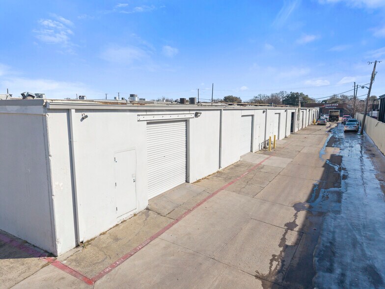 More Photos Of 11005 Indian Trl, Dallas Unknown For Lease