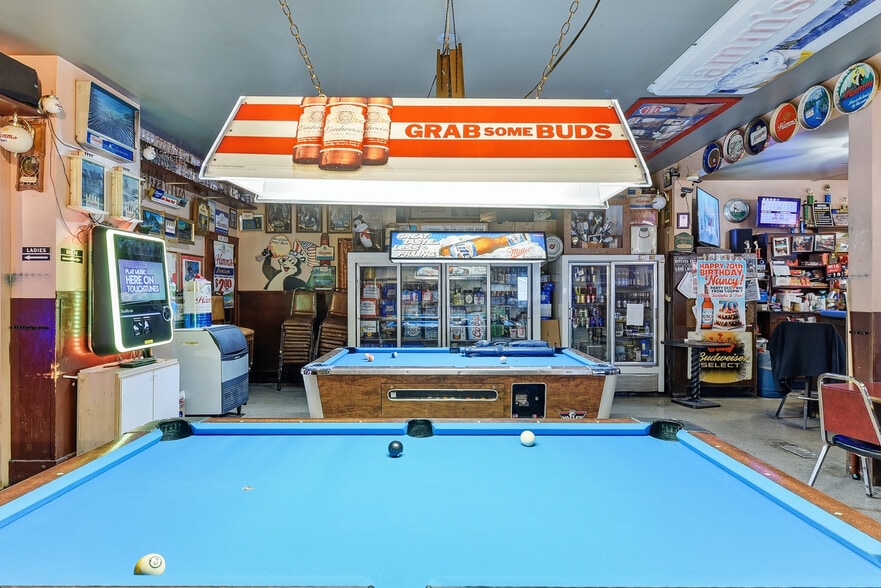 More Photos Of 6310 Gilmore Ave, Omaha Bar For Sale