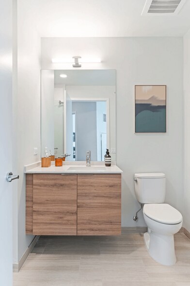 More Photos Of 730 N Milwaukee Ave, Chicago Apartments For Lease