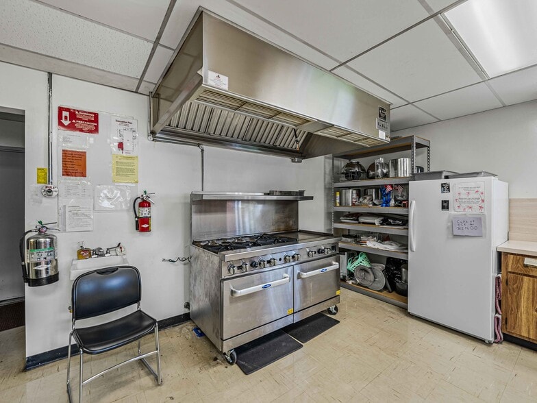 More Photos Of 211 Easton Dr, Lakeland Religious Facility For Sale