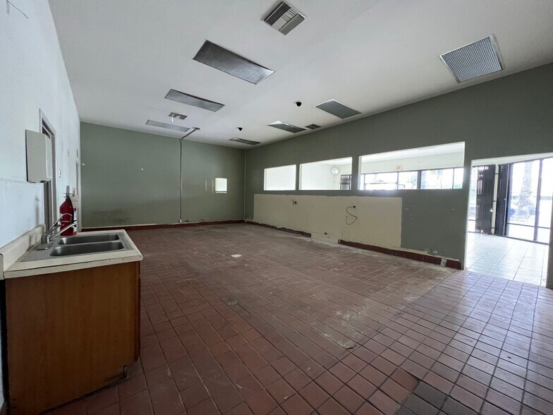 More Photos Of 7625 Eastern Ave, Bell Unknown For Lease