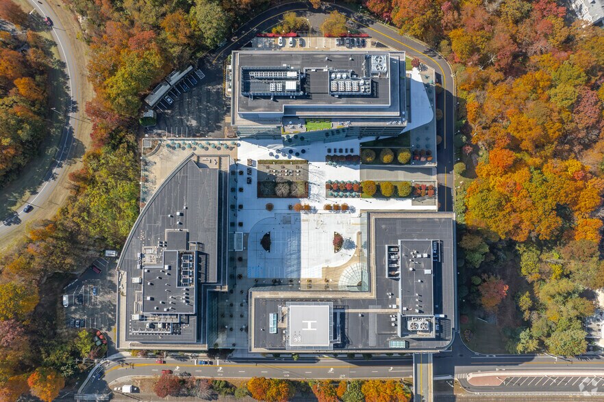 More Photos Of 801 Main Ave, Norwalk Unknown For Lease