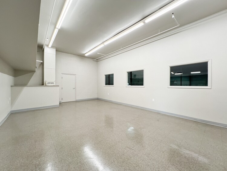 More Photos Of 7649 Townsend Pl, New Orleans Warehouse For Lease