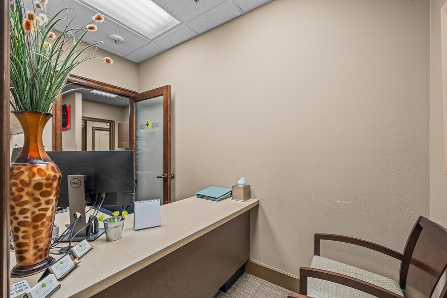 More Photos Of 7515 Quaker Ave, Lubbock Medical For Sale