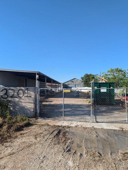 More Photos Of 3201 Texas Ave, La Marque Warehouse For Sale