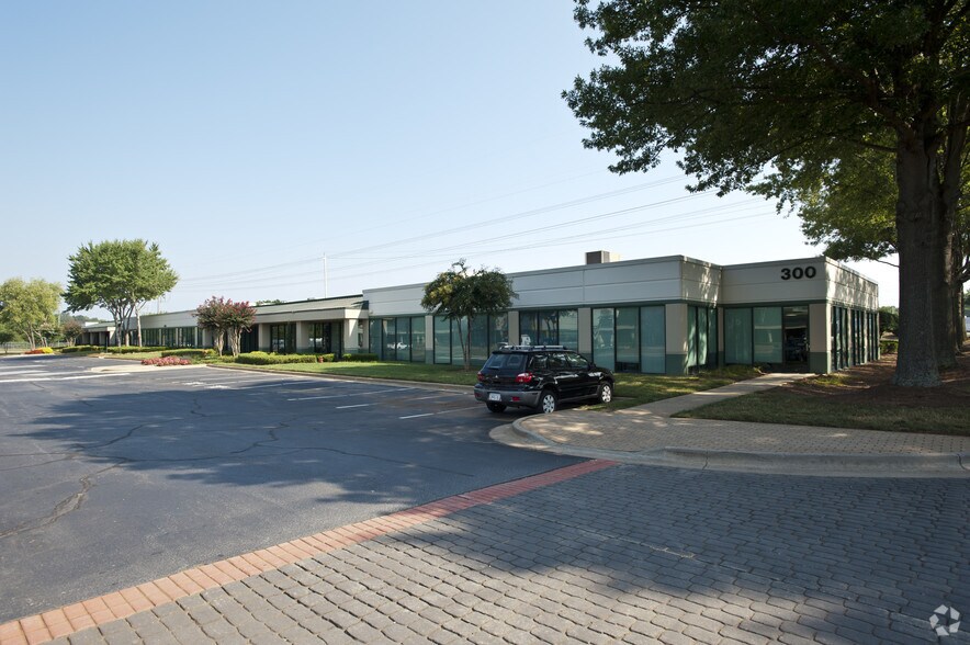 More Photos Of 1800 Sandy Plains Pky, Marietta Unknown For Lease