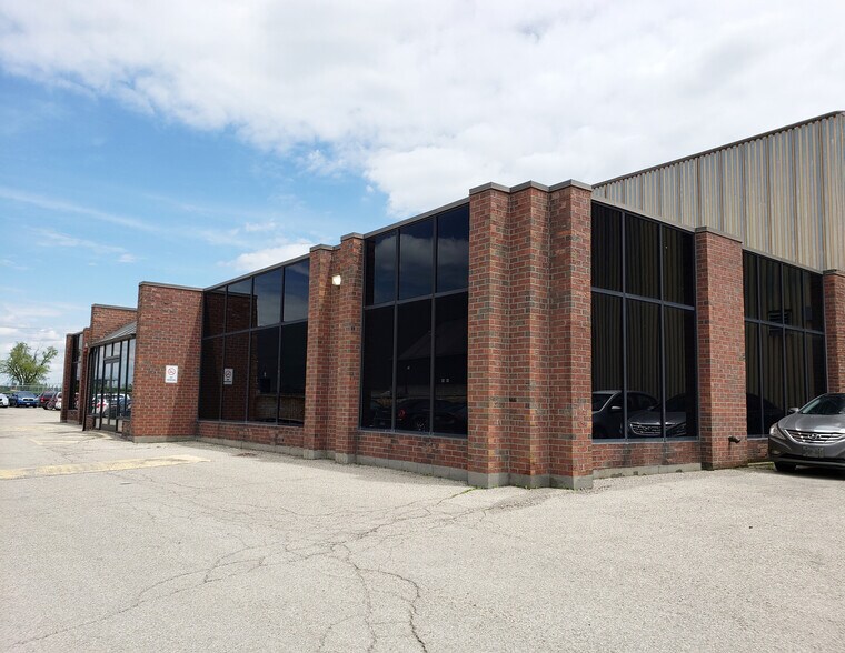 More Photos Of 355 Attwell Dr, Toronto Warehouse For Lease