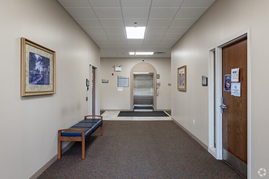 More Photos Of 16151 Weber Rd, Joliet Medical For Lease