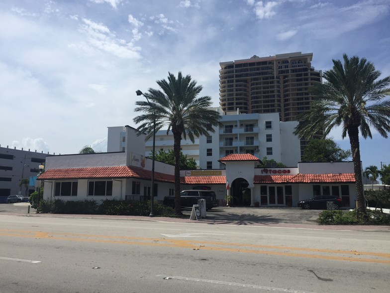 Primary Photo Of 2915 E Las Olas Blvd, Fort Lauderdale Restaurant For Lease