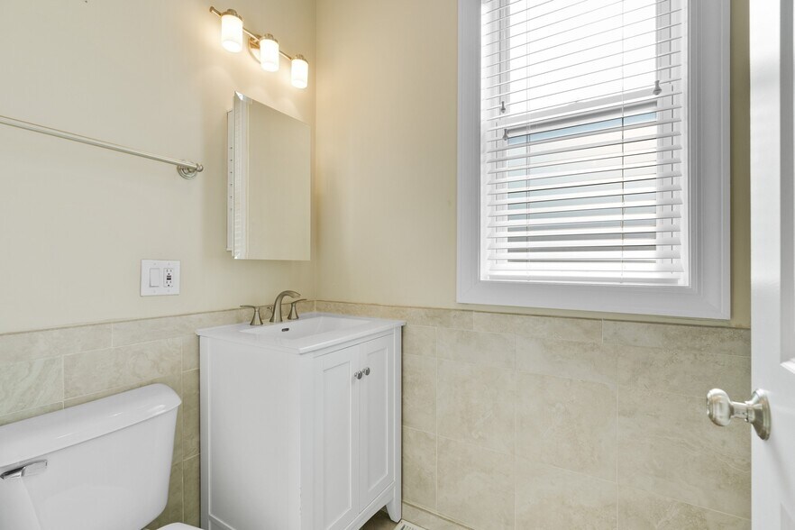 More Photos Of 2732 W Belmont Ave, Chicago Multifamily For Sale