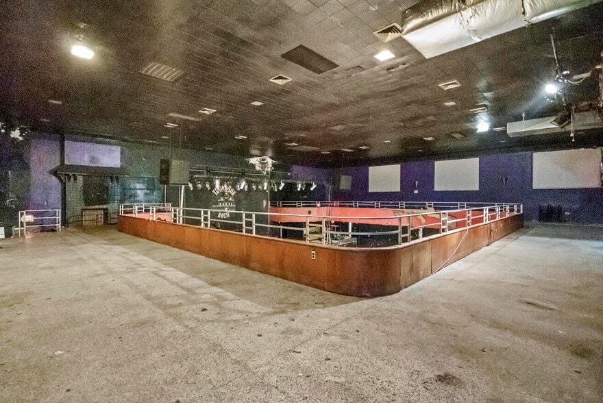 More Photos Of 24 E 3rd St, Newport Bar For Sale