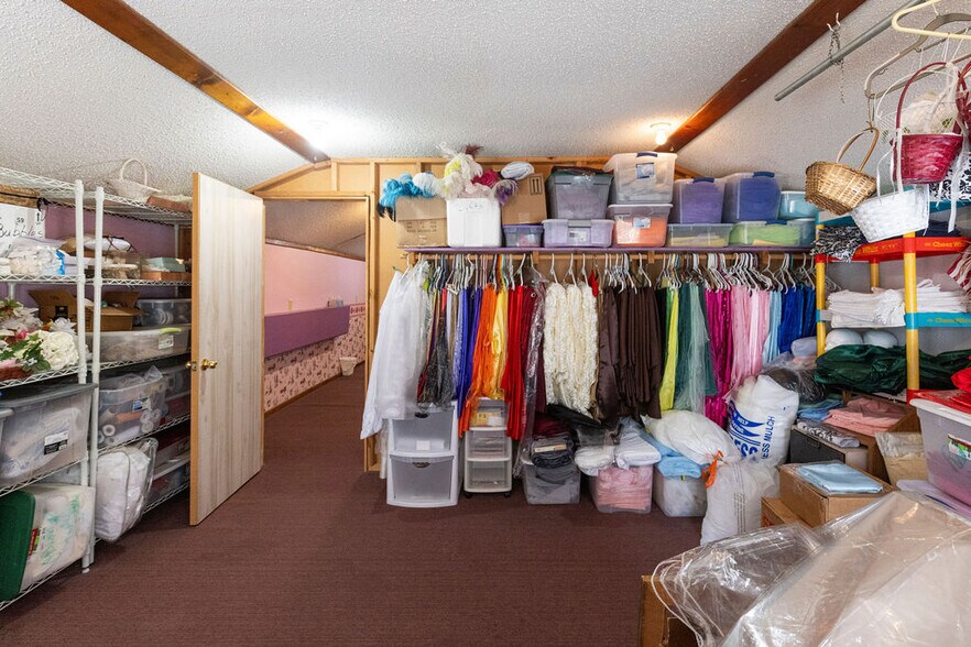 More Photos Of 58225 US-60, Fairland General Retail For Sale