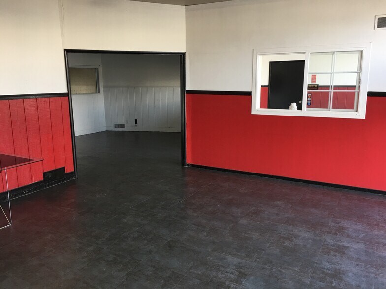 More Photos Of 229 S Oxnard Blvd, Oxnard Storefront Retail Office For Sale