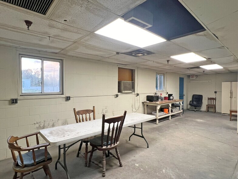 More Photos Of 711 Beaver Rd, Girard Warehouse For Sale