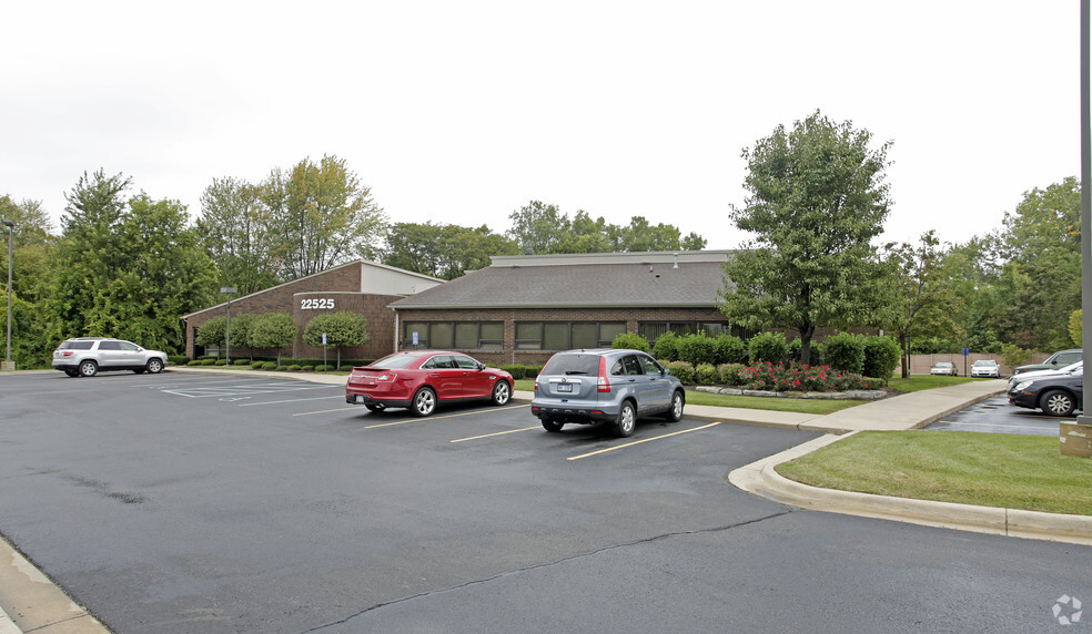 Primary Photo Of 22525 Hall Rd, Macomb Township Medical For Lease