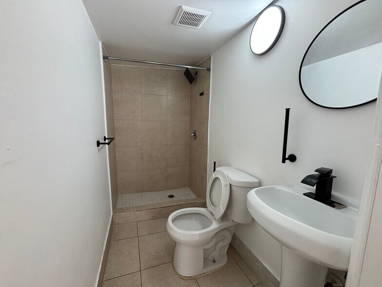 More Photos Of 633 NW 15th Ave, Fort Lauderdale Multifamily For Sale