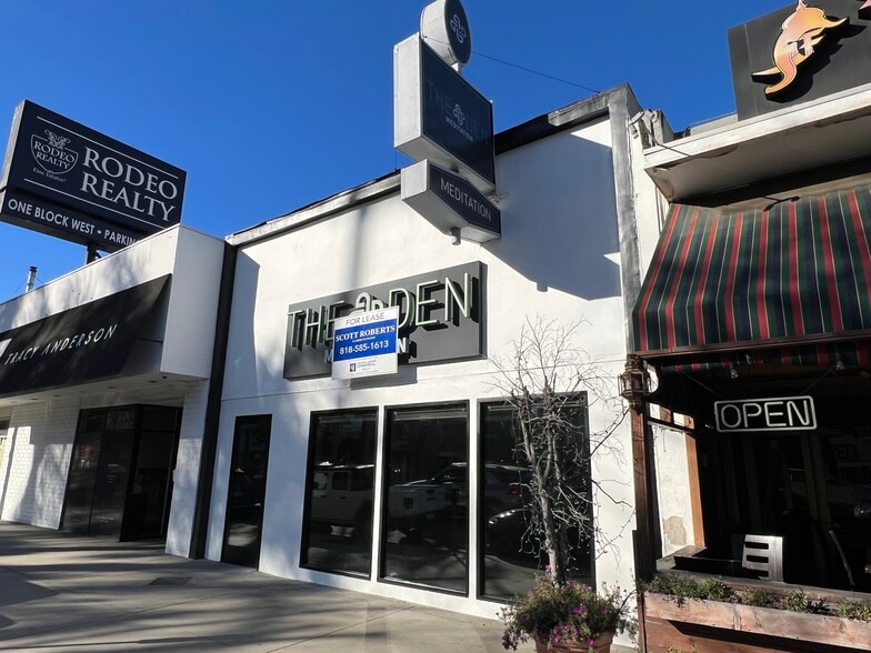 More Photos Of 12323 Ventura Blvd, Studio City Storefront For Lease